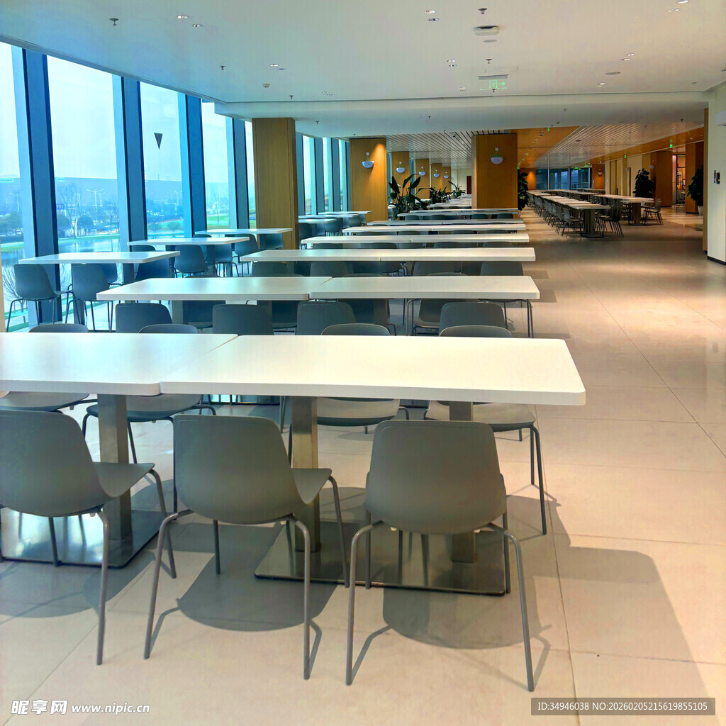 现代办公区域桌椅布局