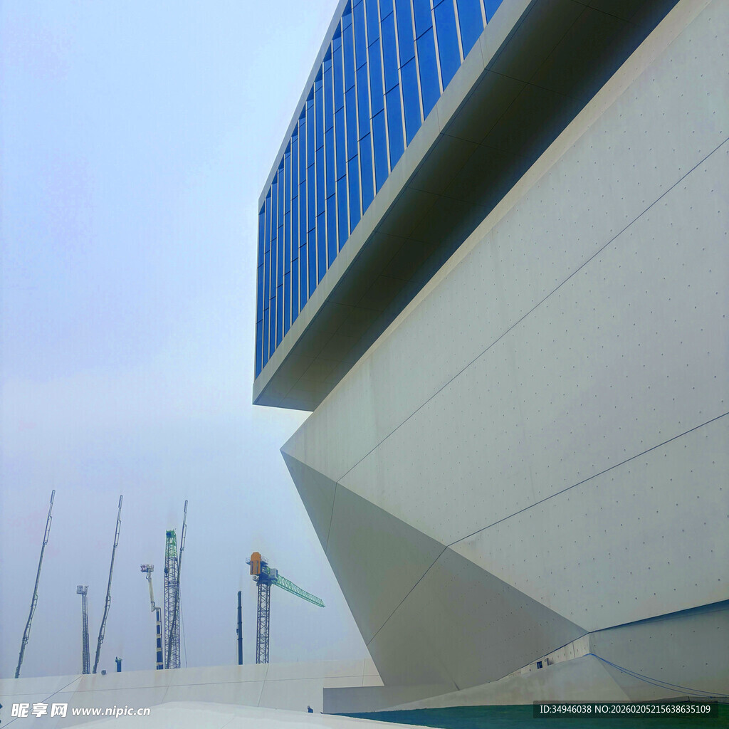 现代建筑外观独特视角