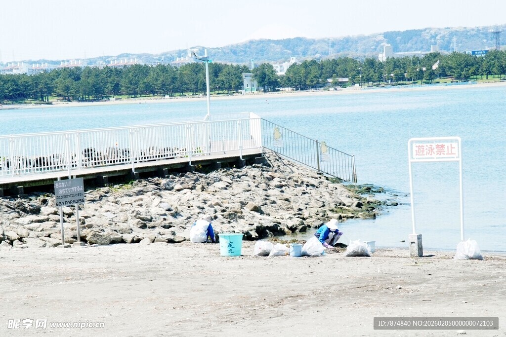 日本湖畔码头景象