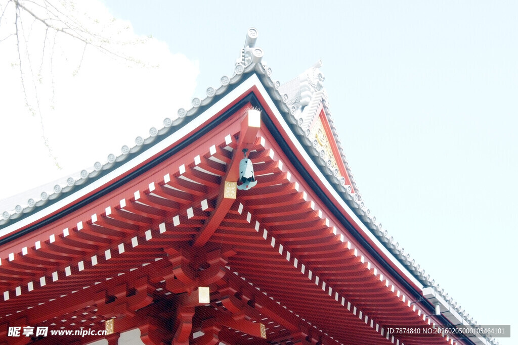 日本传统中式飞檐屋顶一角