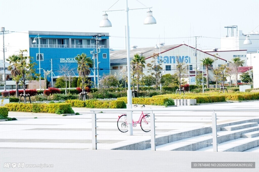 日本城市中的户外自行车停放区