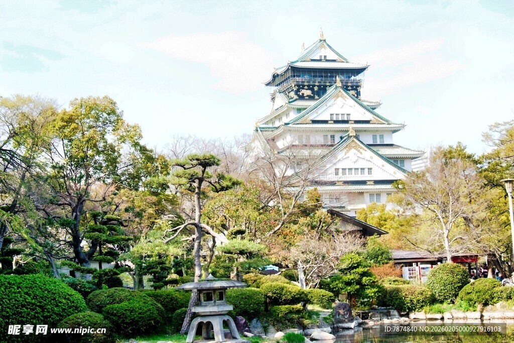 日本大阪城公园的宏伟城堡