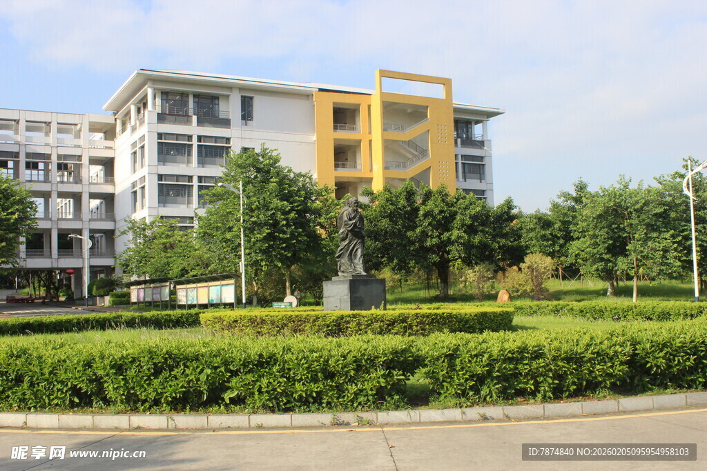 广医现代风格校园建筑景观