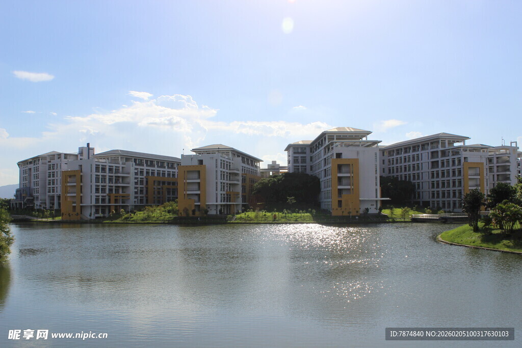 广医湖畔现代建筑群风光