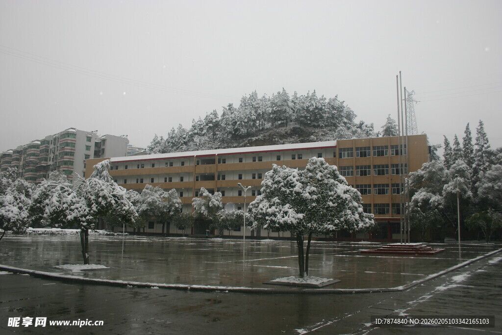 雪后校园建筑景观