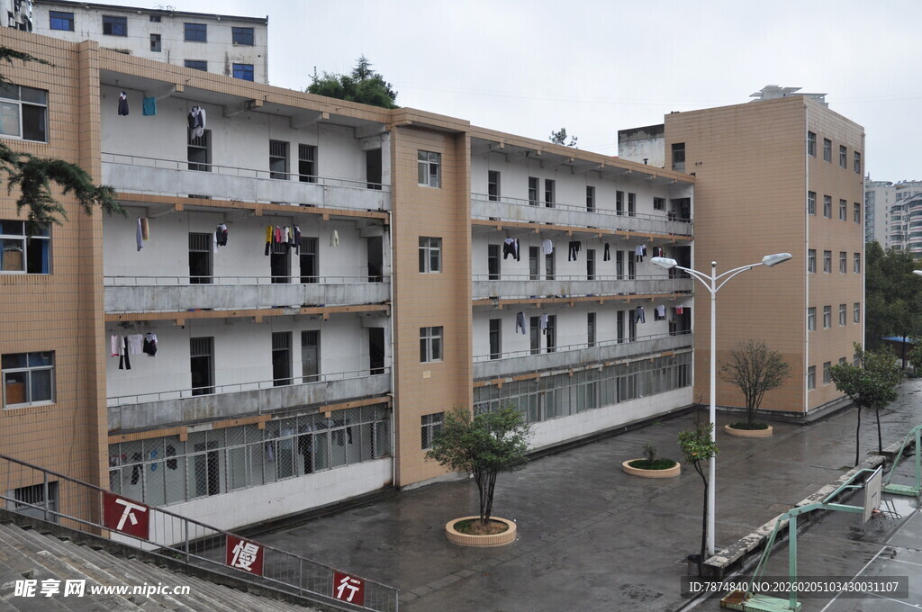 老旧居民楼及周边景象
