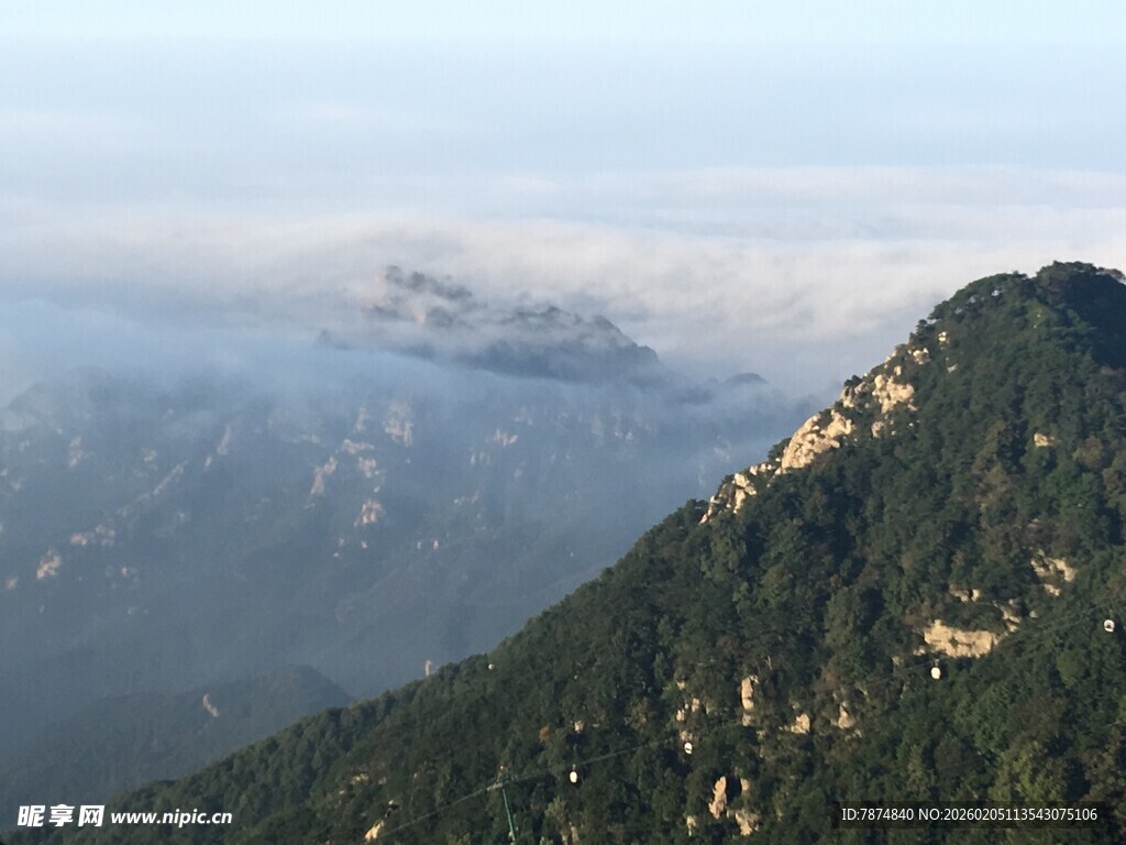 泰山高山云海壮丽景观