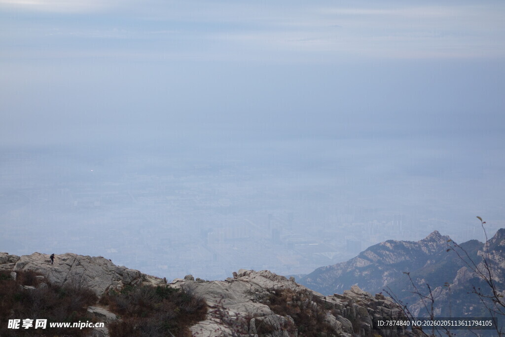 泰山高山远眺的壮阔景致