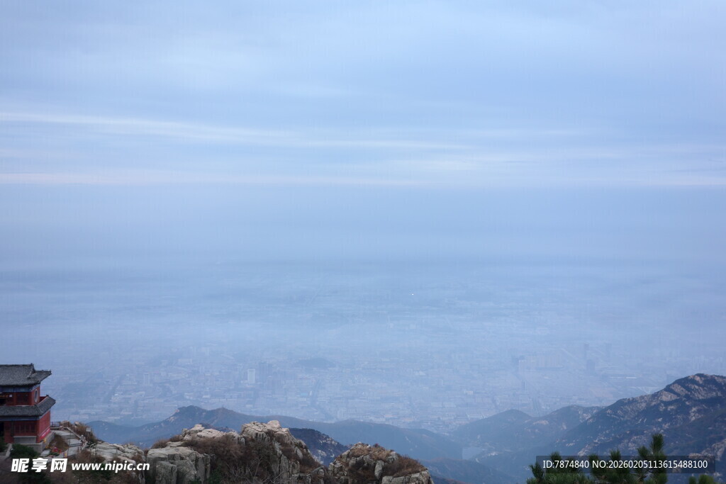 泰山山巅云海景观