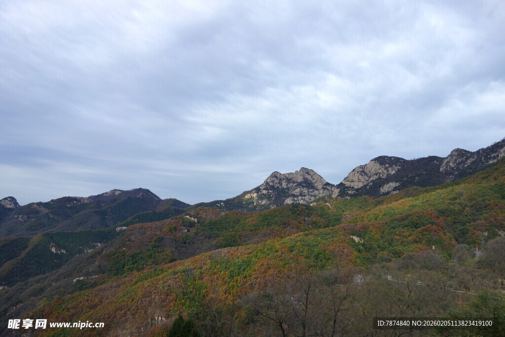 泰山秋日山峦美景
