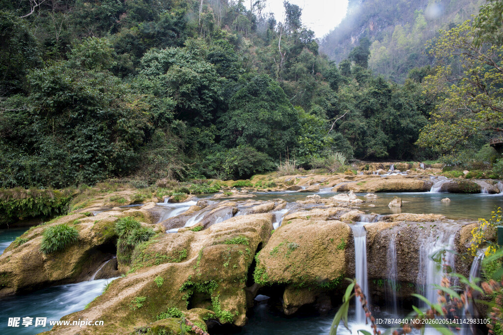 荔波山间溪流瀑布自然美景