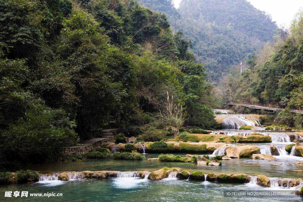 荔波山间溪流美景