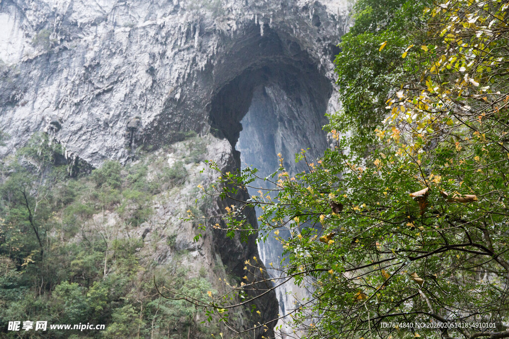 荔波山间壮丽峡谷景观