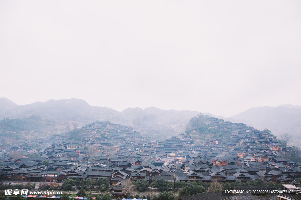 山间城镇远景