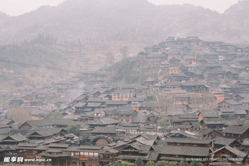 山间古村落 静谧烟火景