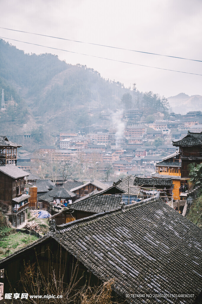 山间古村落屋顶景致