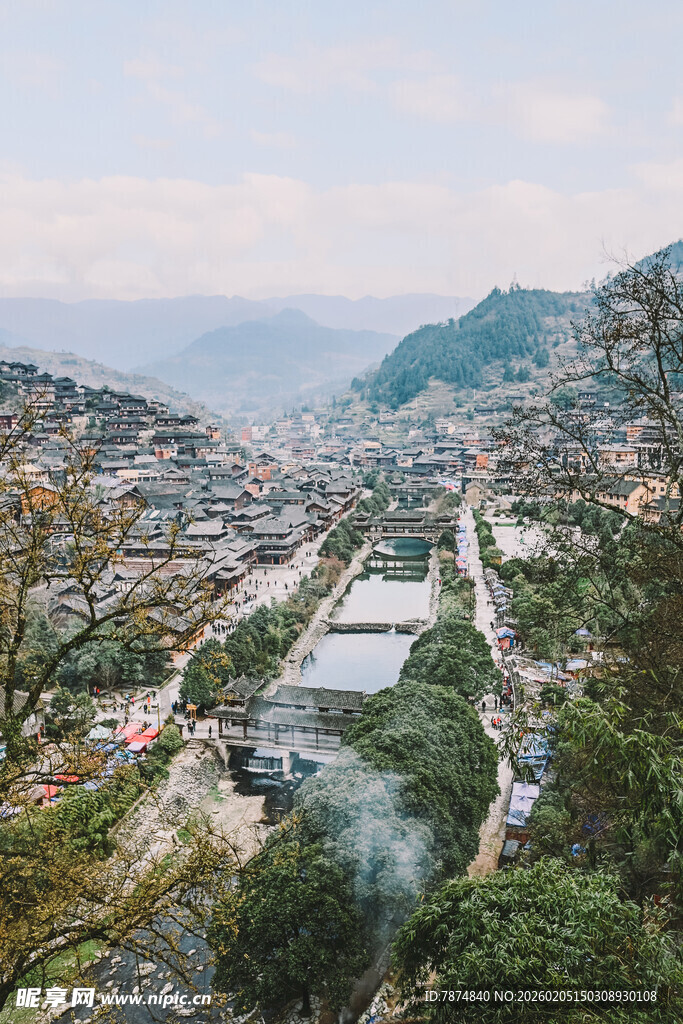 苗寨山城俯瞰美景