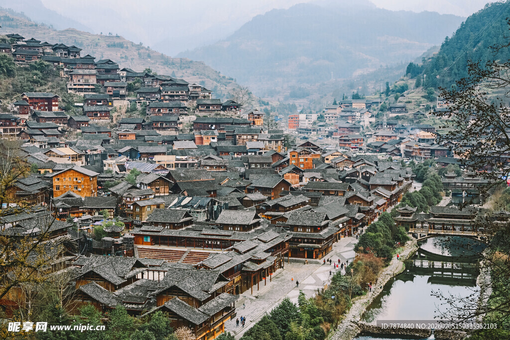 苗寨古朴山村全景俯瞰