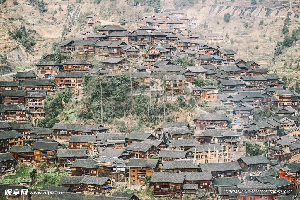 千户苗寨依山而建的传统村落