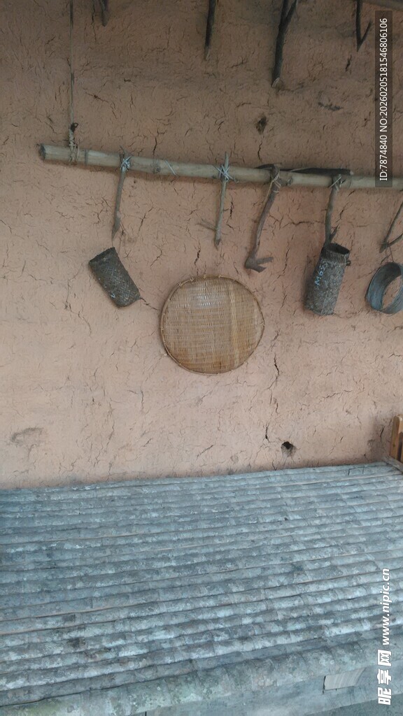 三亚乡村室内挂物与床铺场景