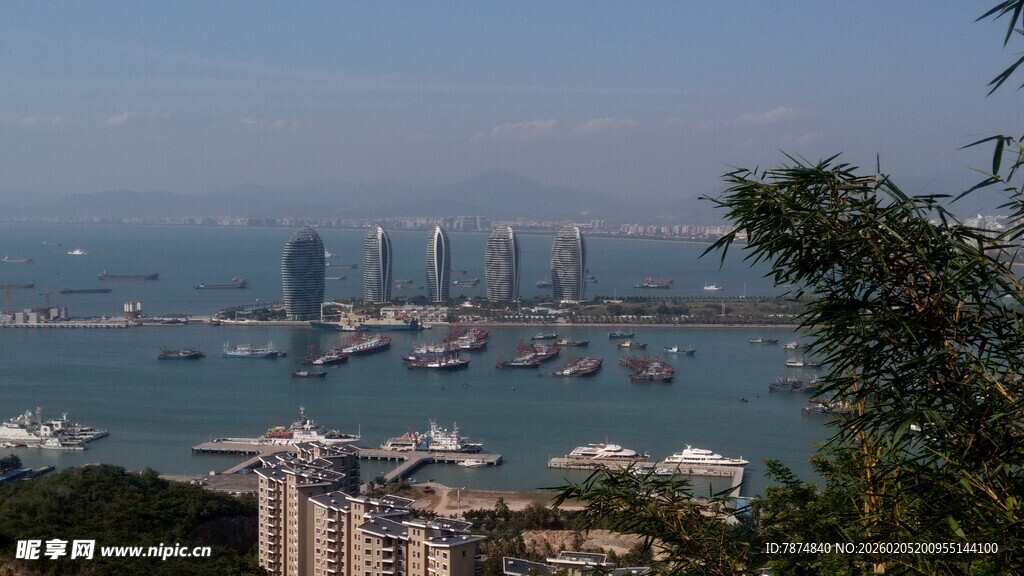 三亚俯瞰城市海港风光