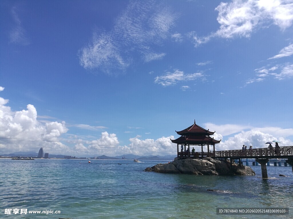 三亚海边亭台美景