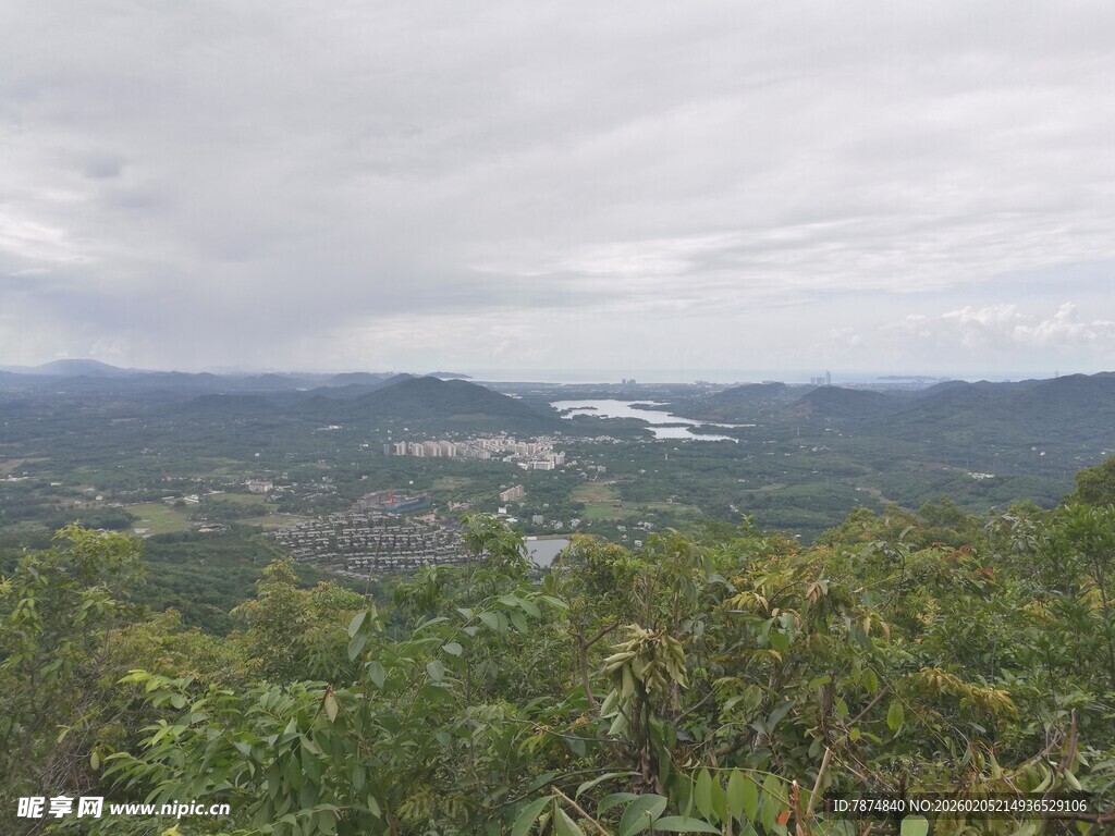 三亚山间景色远眺
