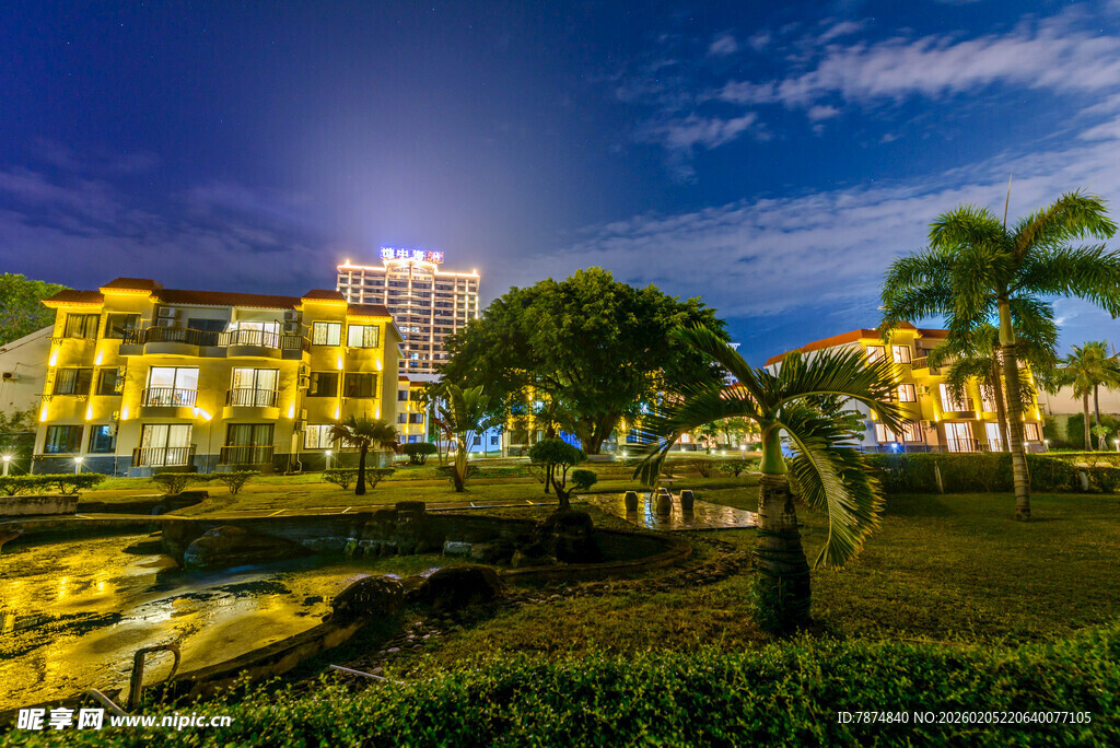 三亚夜幕下的璀璨园林景观