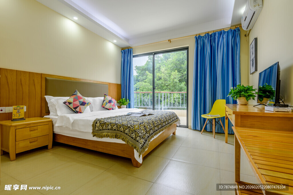 三亚温馨舒适的现代卧室空间