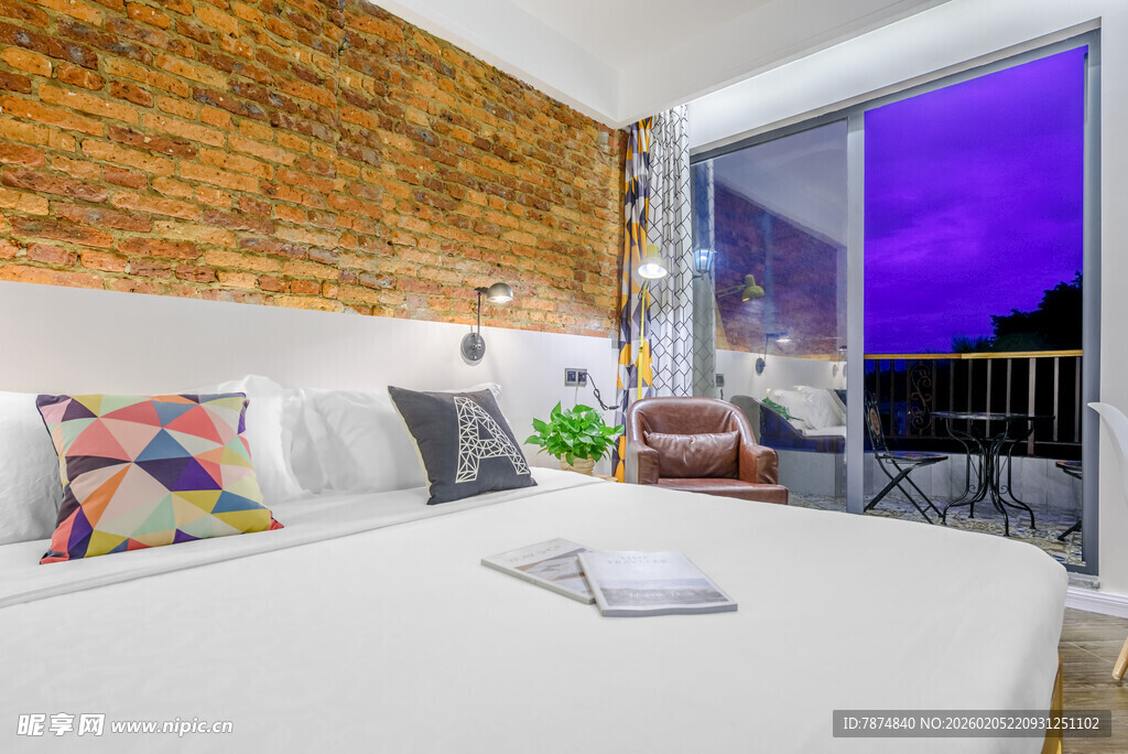 三亚现代简约风温馨卧室空间