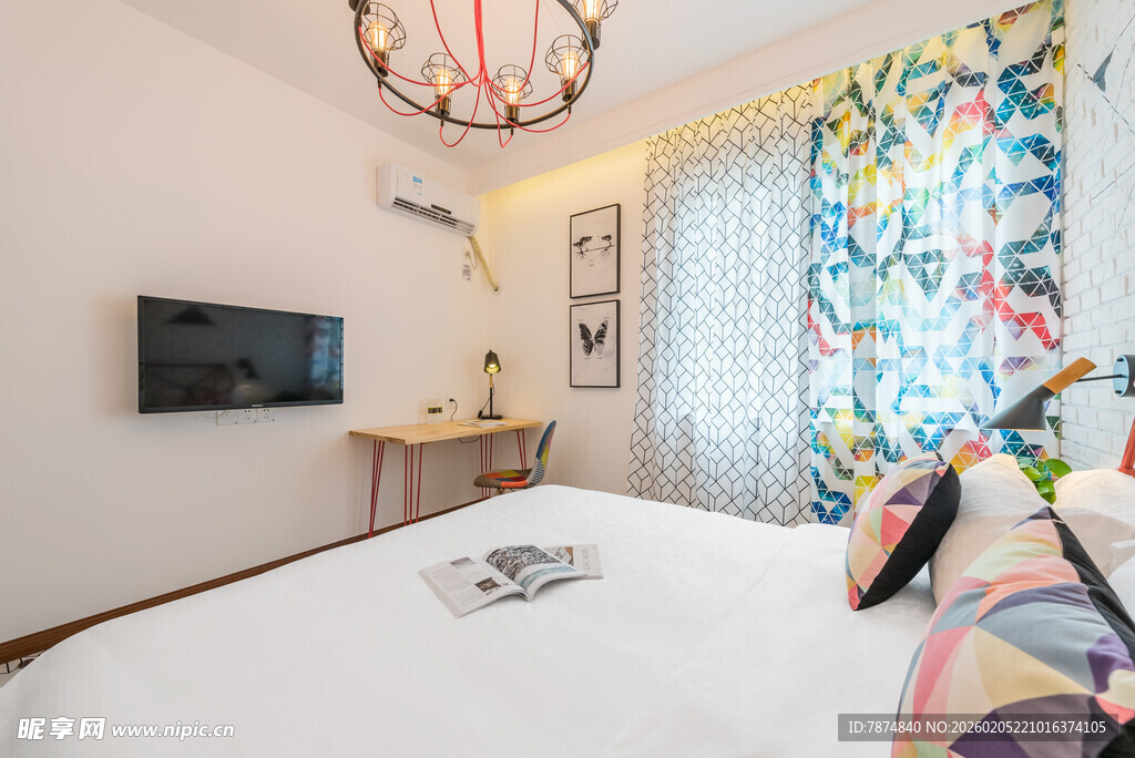 三亚现代简约风温馨卧室一角