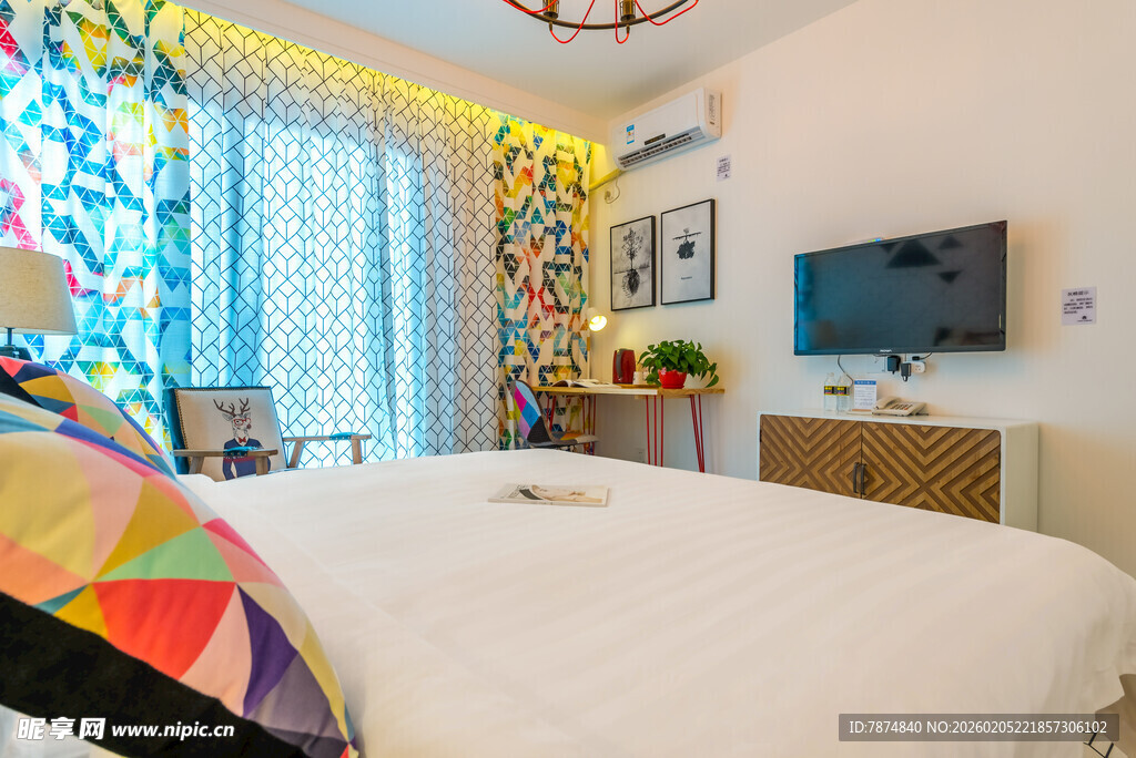 三亚多彩时尚卧室温馨空间