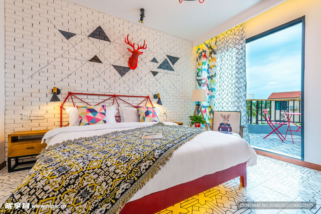 三亚现代风卧室 窗外景色宜人