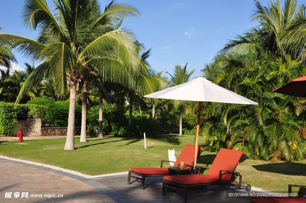 三亚热带庭院休闲躺椅景观
