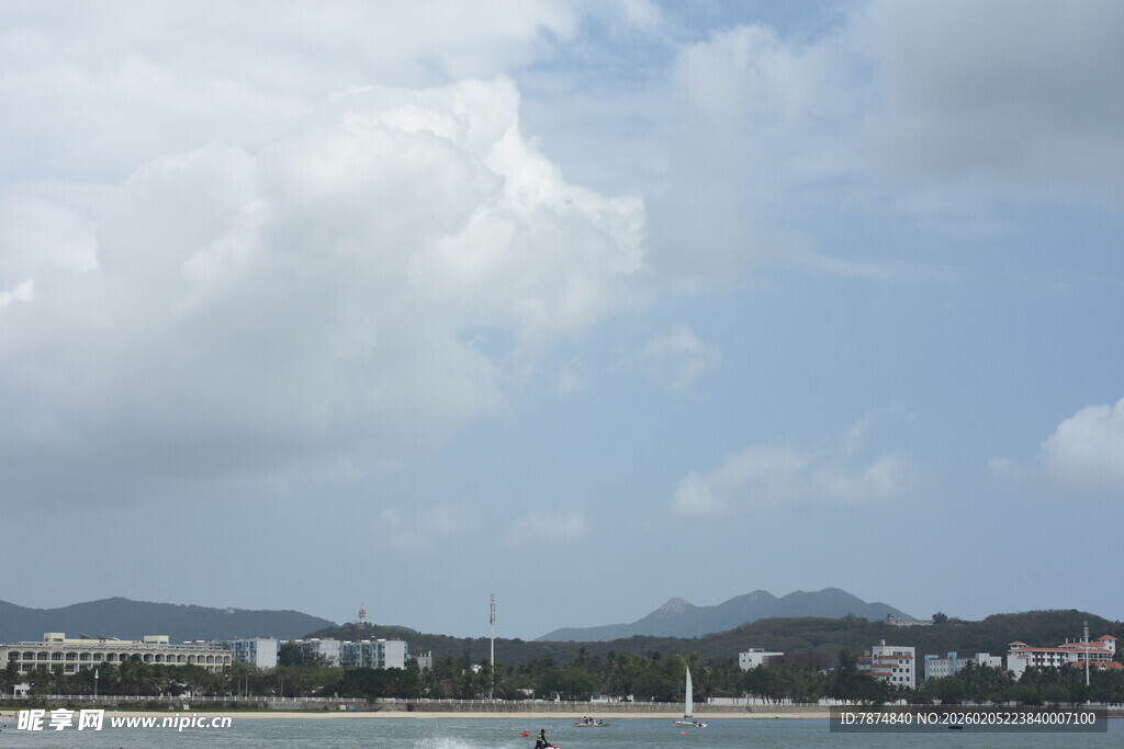 三亚海滨风光远眺