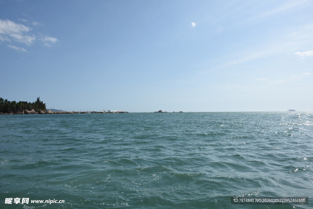 三亚碧海蓝天的辽阔海景