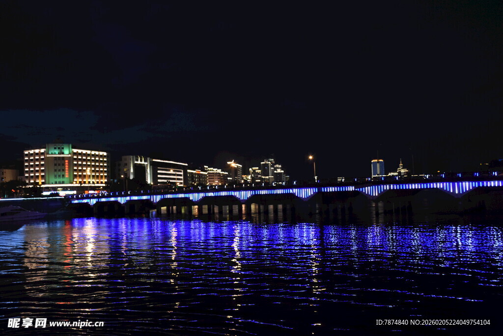 三亚城市夜景河畔灯光璀璨