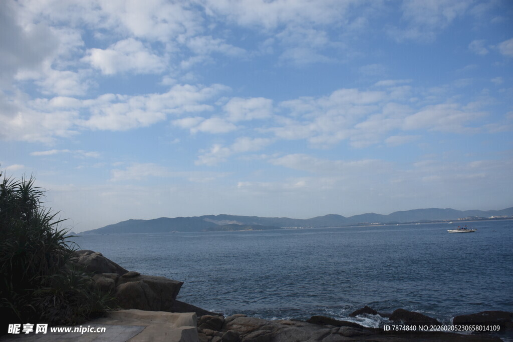 三亚海边风景 远眺辽阔海域
