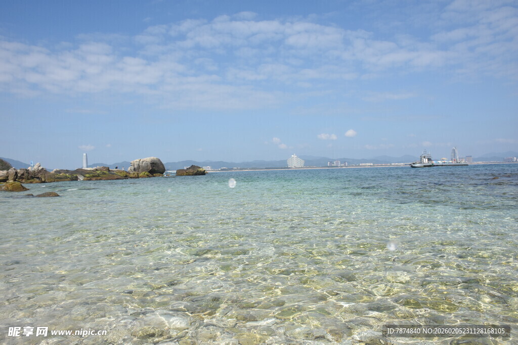 三亚清澈海边美景