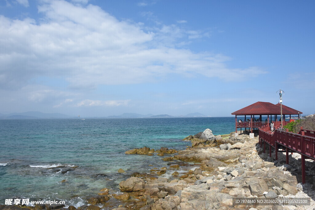 三亚海边红亭 碧海蓝天美景