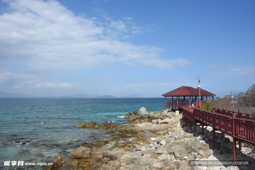 三亚海边红亭栈桥美丽景致