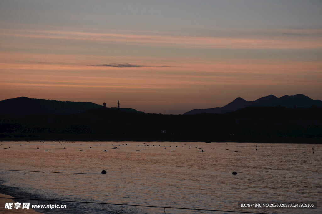 三亚海边日落时分的美丽景致