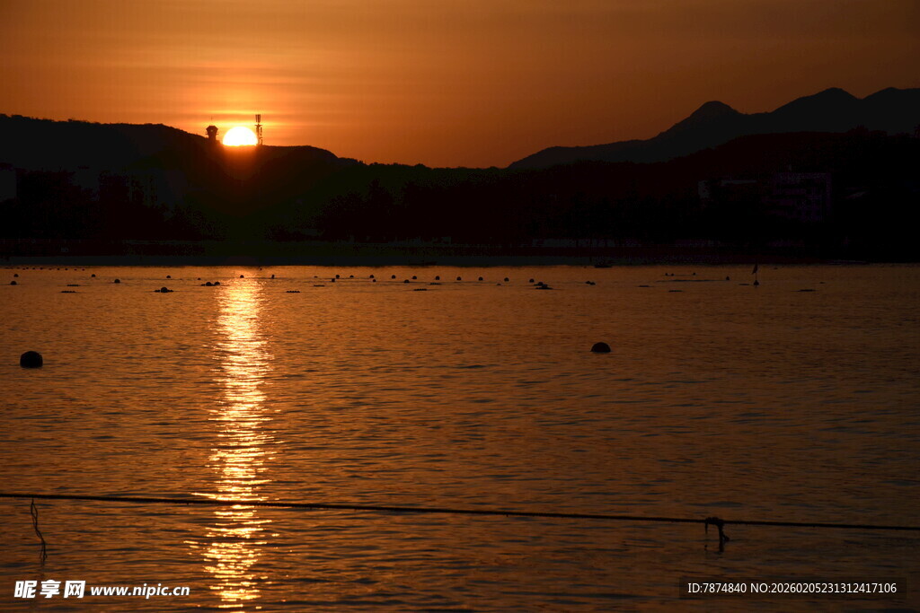 三亚湖畔日落美景