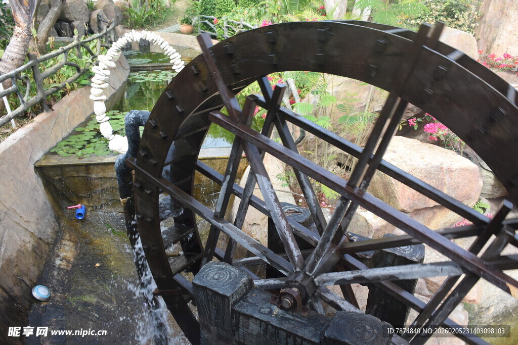 三亚古老水车静静转动