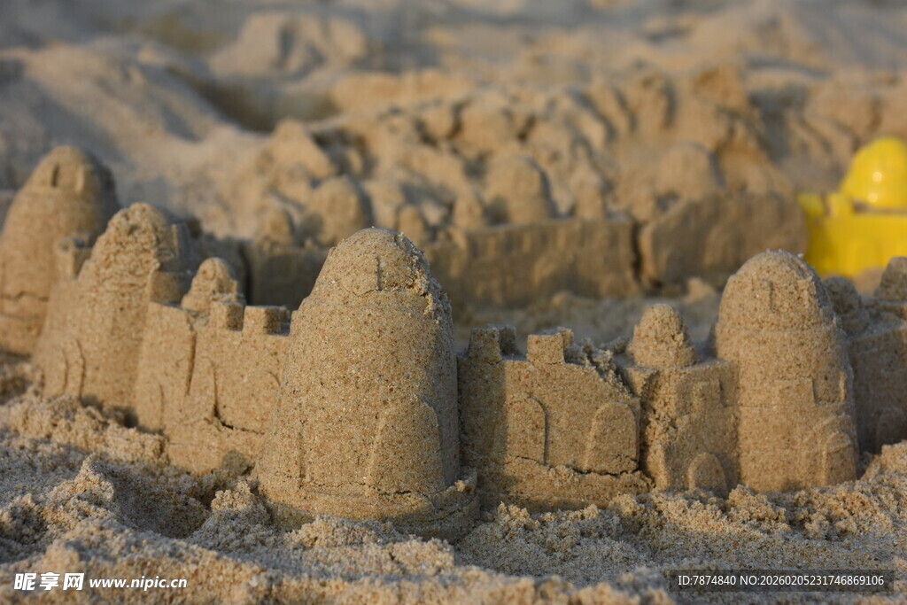 三亚沙滩上的精美沙堡