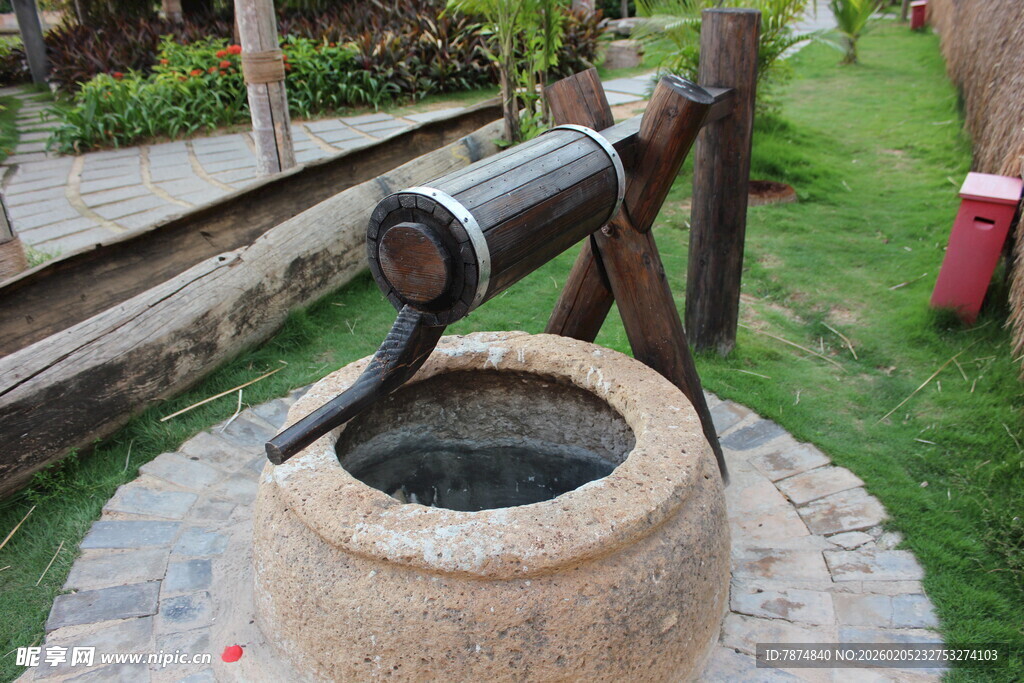 三亚传统老式水井与压水器