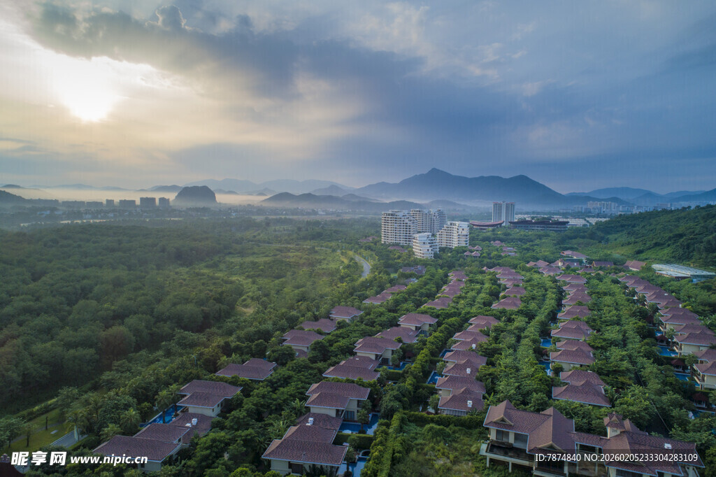 三亚俯瞰城郊别墅区景观