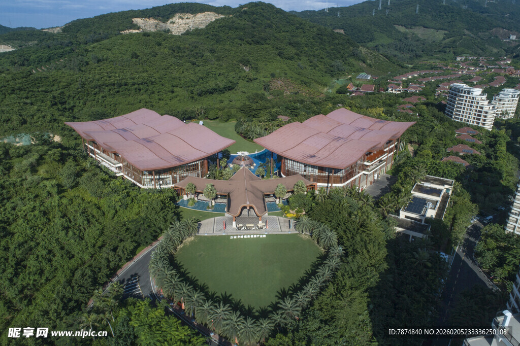 三亚山林中独特造型的建筑群