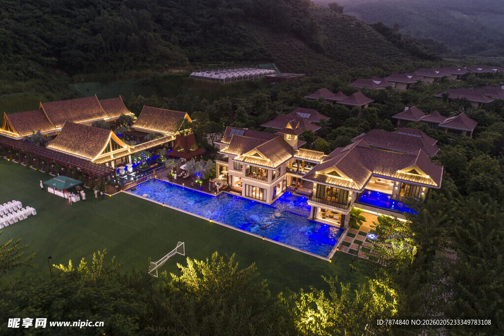 三亚山间度假别墅夜景