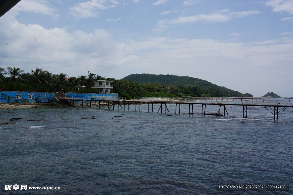 三亚海边栈桥风景